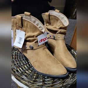 Dingo Cowboy Booties with buckle, tan, size 9.5m